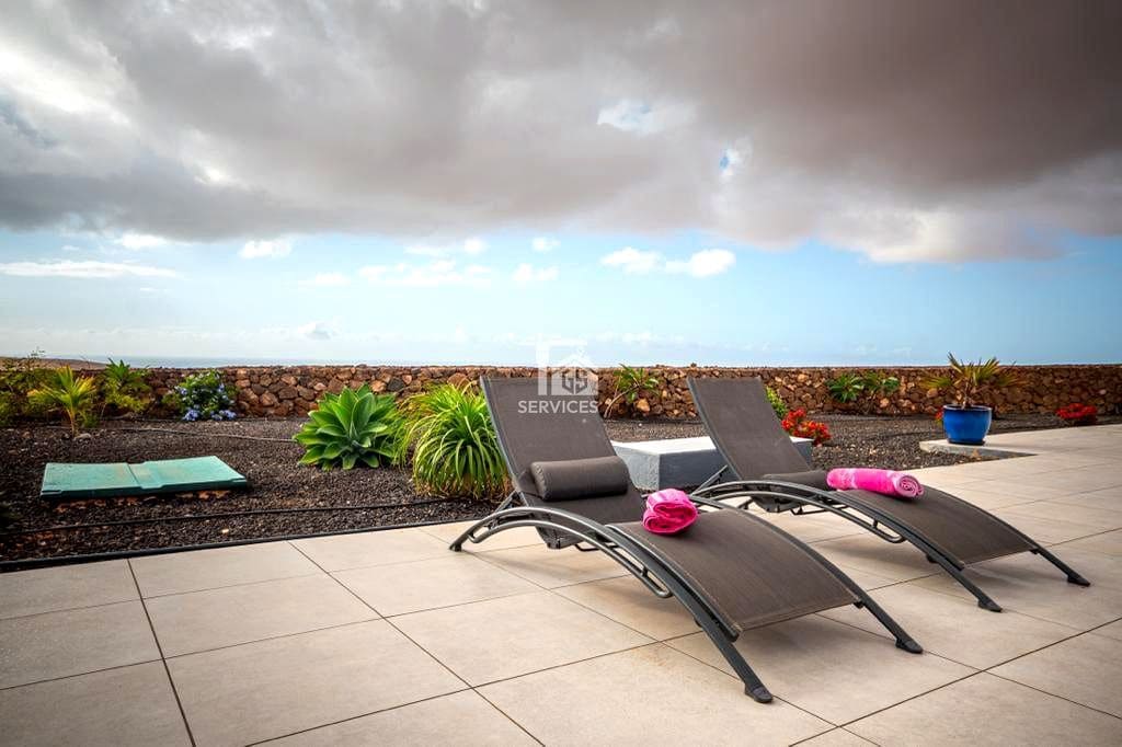 2 slaapkamer Villa te koop in La Oliva met zwembad garage - € 620.000 (Ref: 9425439)