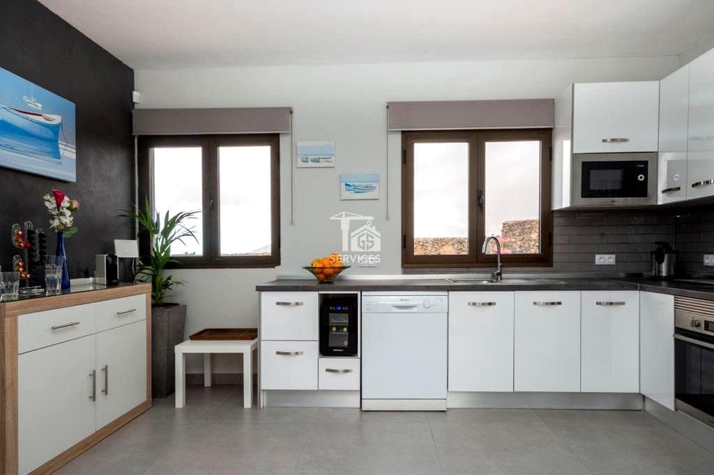 2 slaapkamer Villa te koop in La Oliva met zwembad garage - € 620.000 (Ref: 9425439)