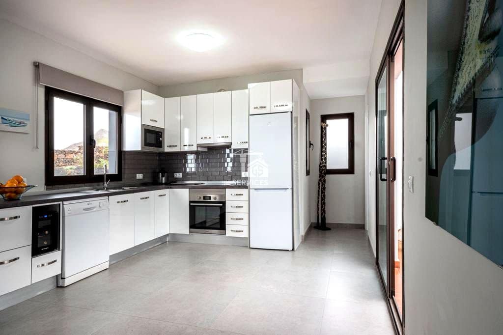 2 slaapkamer Villa te koop in La Oliva met zwembad garage - € 620.000 (Ref: 9425439)