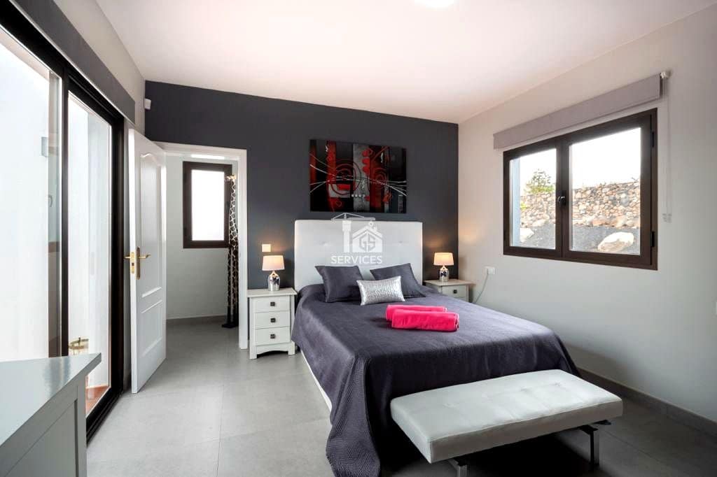 2 slaapkamer Villa te koop in La Oliva met zwembad garage - € 620.000 (Ref: 9425439)