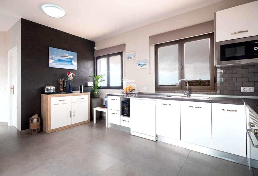 2 slaapkamer Villa te koop in La Oliva met zwembad garage - € 620.000 (Ref: 9425439)