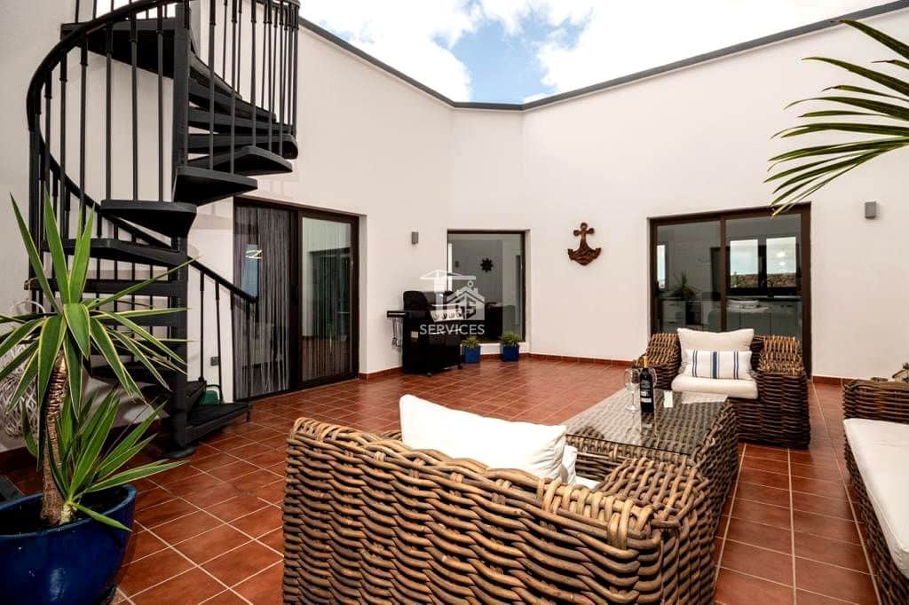 2 slaapkamer Villa te koop in La Oliva met zwembad garage - € 620.000 (Ref: 9425439)