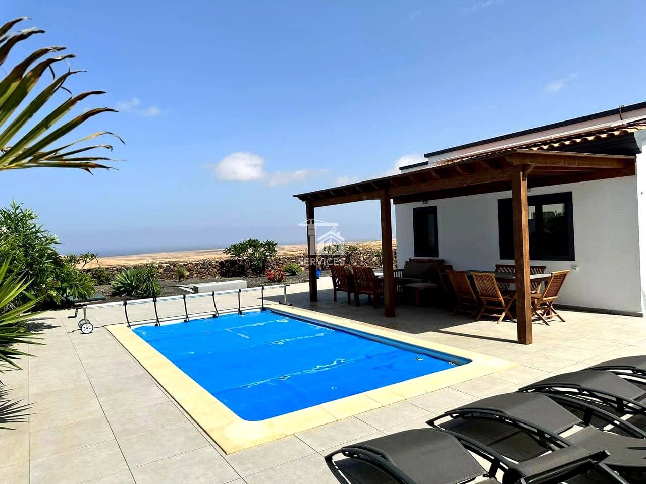 2 slaapkamer Villa te koop in La Oliva met zwembad garage - € 620.000 (Ref: 9425439)