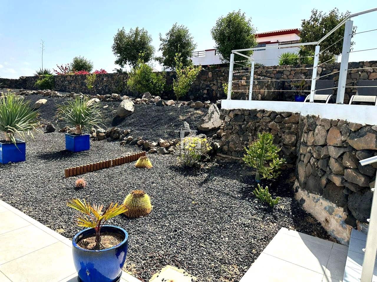 2 slaapkamer Villa te koop in La Oliva met zwembad garage - € 620.000 (Ref: 9425439)