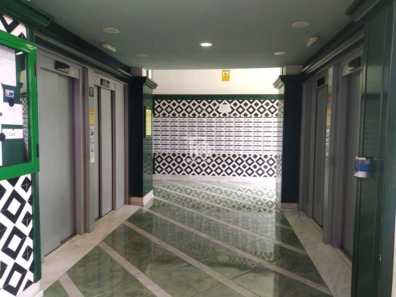 1 slaapkamer Flat te koop in Adeje met zwembad garage - € 264.000 (Ref: 9425648)