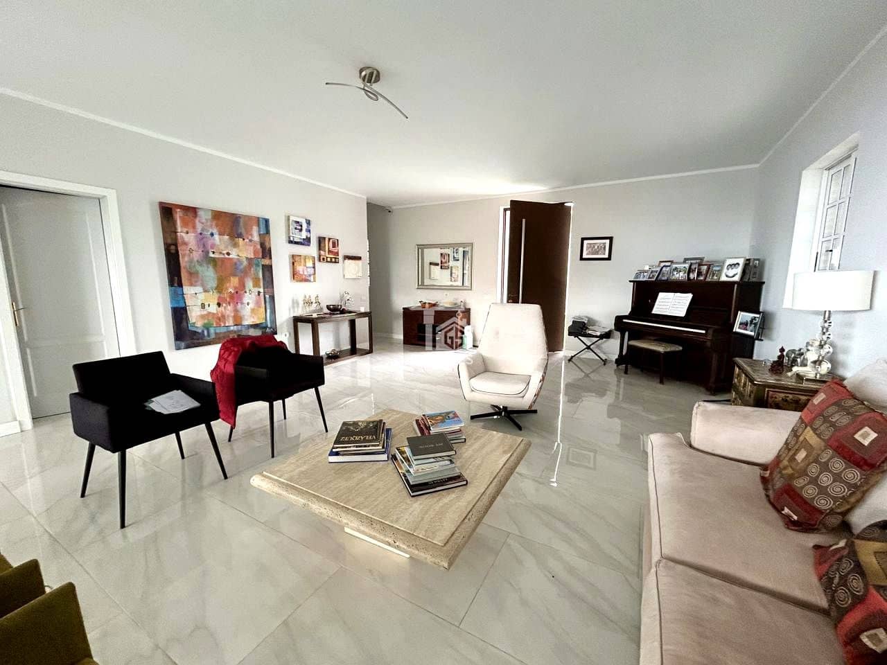 9 soveværelse Villa til salg i Arona med swimmingpool garage - € 880.000 (Ref: 9425649)