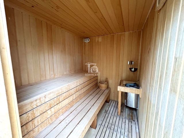 9 soveværelse Villa til salg i Arona med swimmingpool garage - € 880.000 (Ref: 9425649)