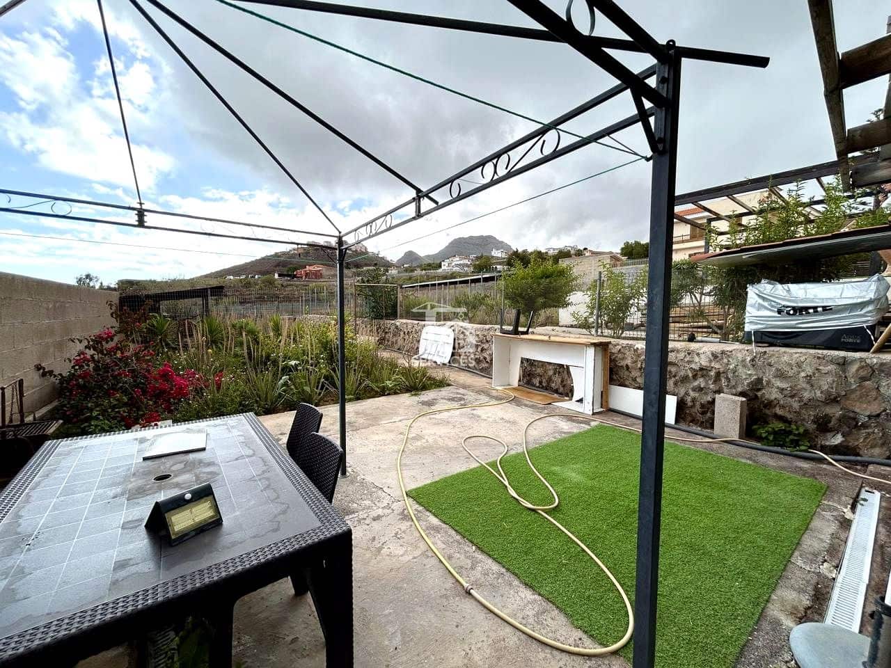 9 soveværelse Villa til salg i Arona med swimmingpool garage - € 880.000 (Ref: 9425649)