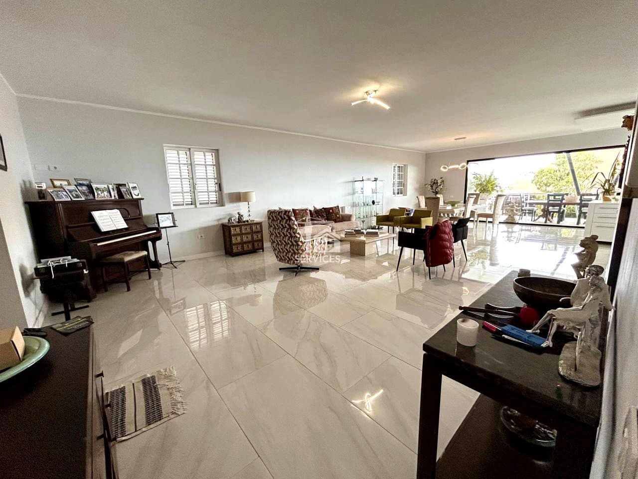 9 soveværelse Villa til salg i Arona med swimmingpool garage - € 880.000 (Ref: 9425649)