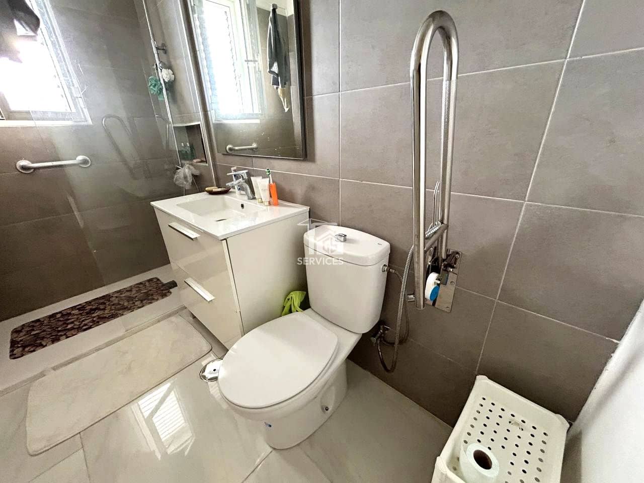 9 soveværelse Villa til salg i Arona med swimmingpool garage - € 880.000 (Ref: 9425649)