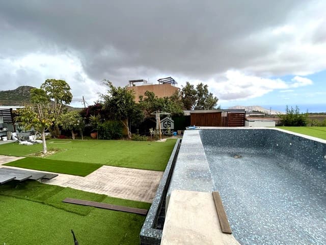 9 soveværelse Villa til salg i Arona med swimmingpool garage - € 880.000 (Ref: 9425649)