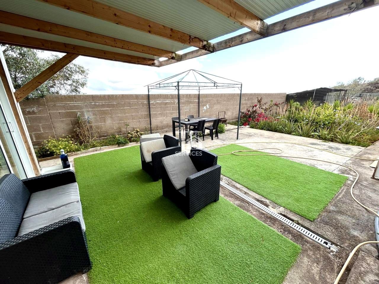 9 soveværelse Villa til salg i Arona med swimmingpool garage - € 880.000 (Ref: 9425649)