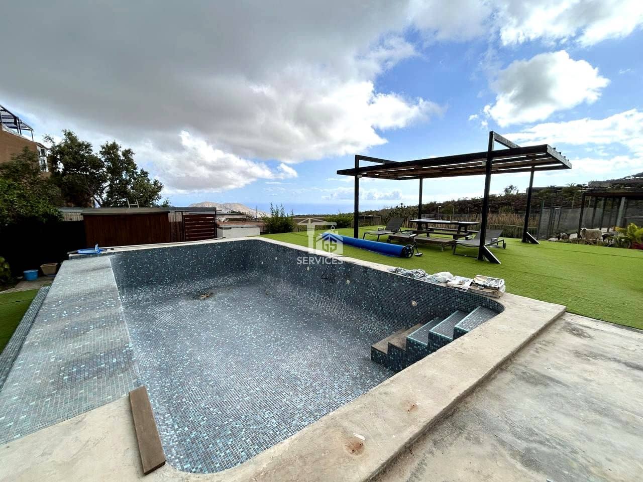 9 soveværelse Villa til salg i Arona med swimmingpool garage - € 880.000 (Ref: 9425649)