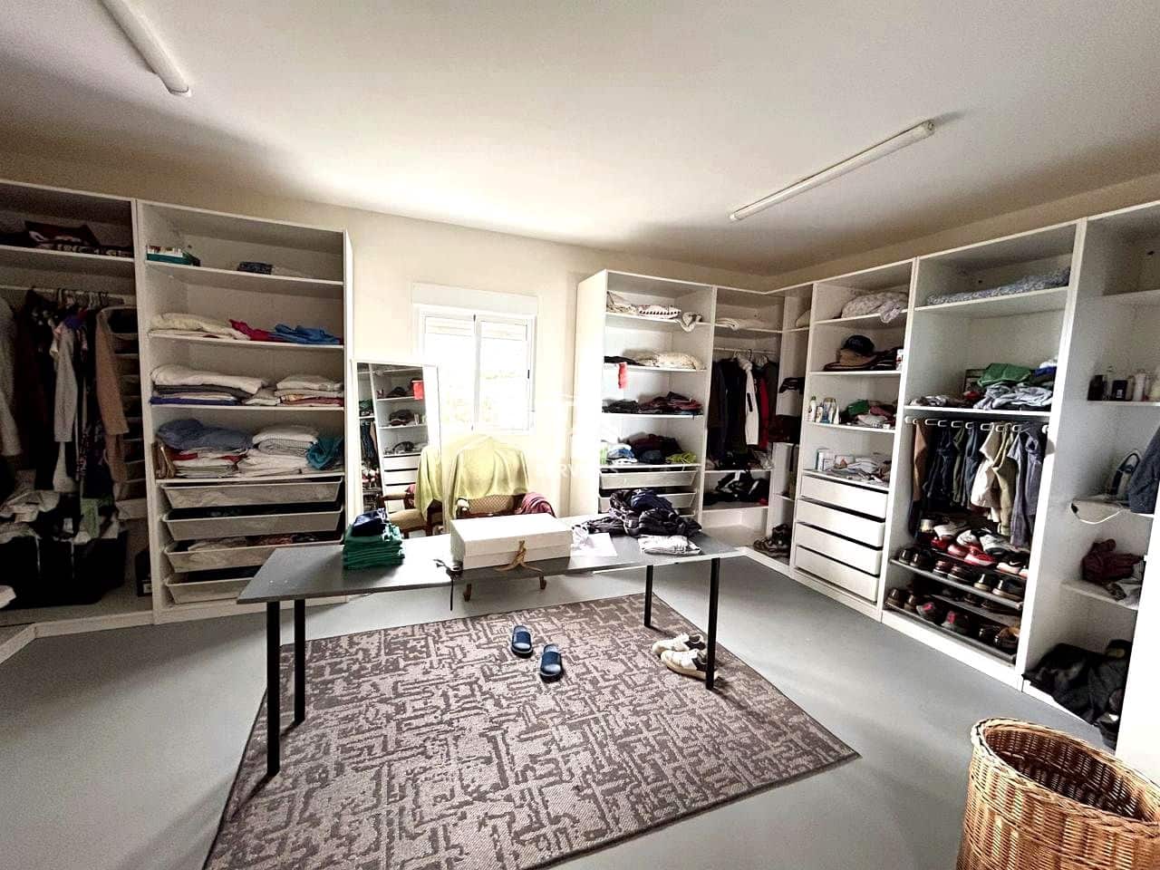 9 soveværelse Villa til salg i Arona med swimmingpool garage - € 880.000 (Ref: 9425649)