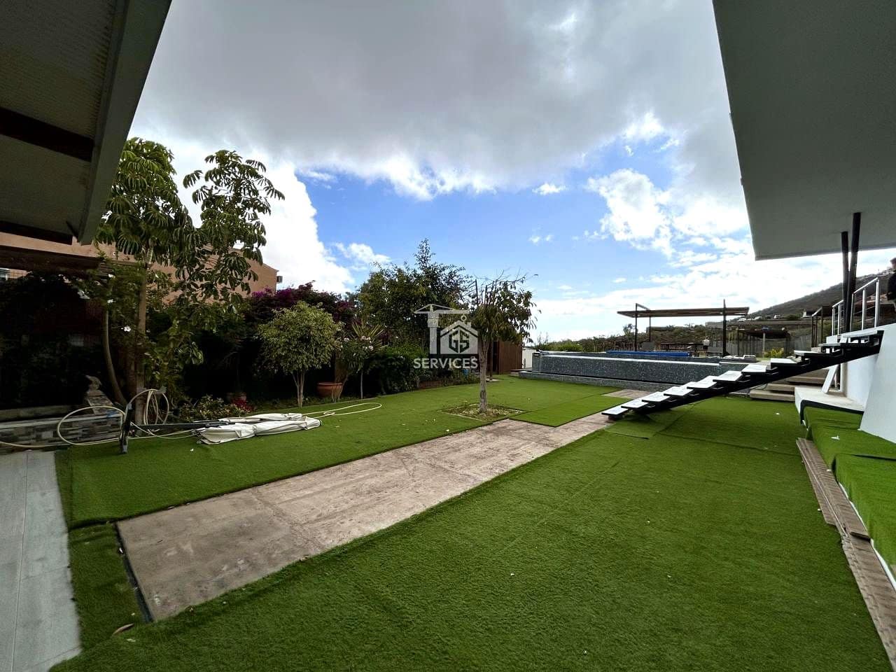 9 soveværelse Villa til salg i Arona med swimmingpool garage - € 880.000 (Ref: 9425649)