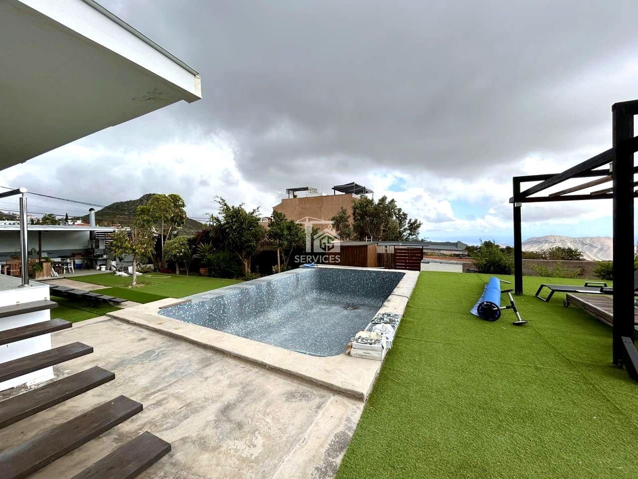 9 soveværelse Villa til salg i Arona med swimmingpool garage - € 880.000 (Ref: 9425649)