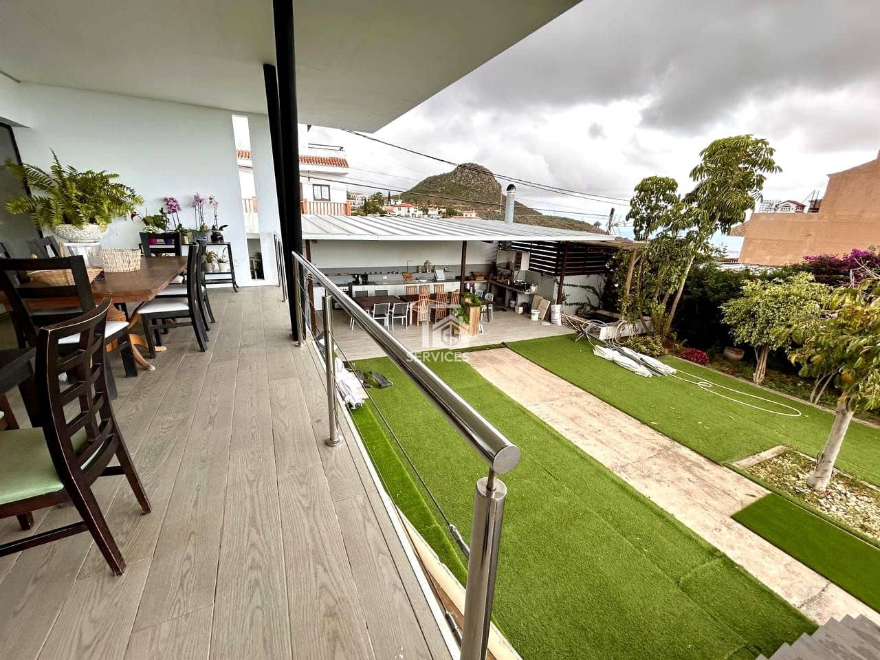 9 soveværelse Villa til salg i Arona med swimmingpool garage - € 880.000 (Ref: 9425649)