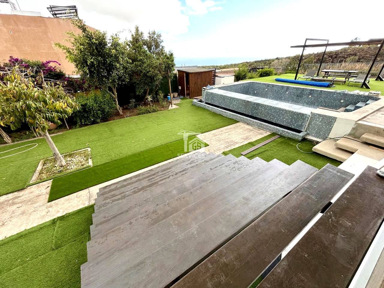 9 soveværelse Villa til salg i Arona med swimmingpool garage - € 880.000 (Ref: 9425649)