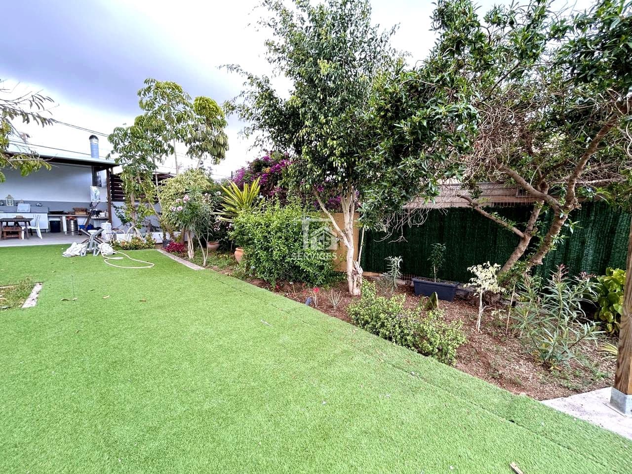 9 soveværelse Villa til salg i Arona med swimmingpool garage - € 880.000 (Ref: 9425649)