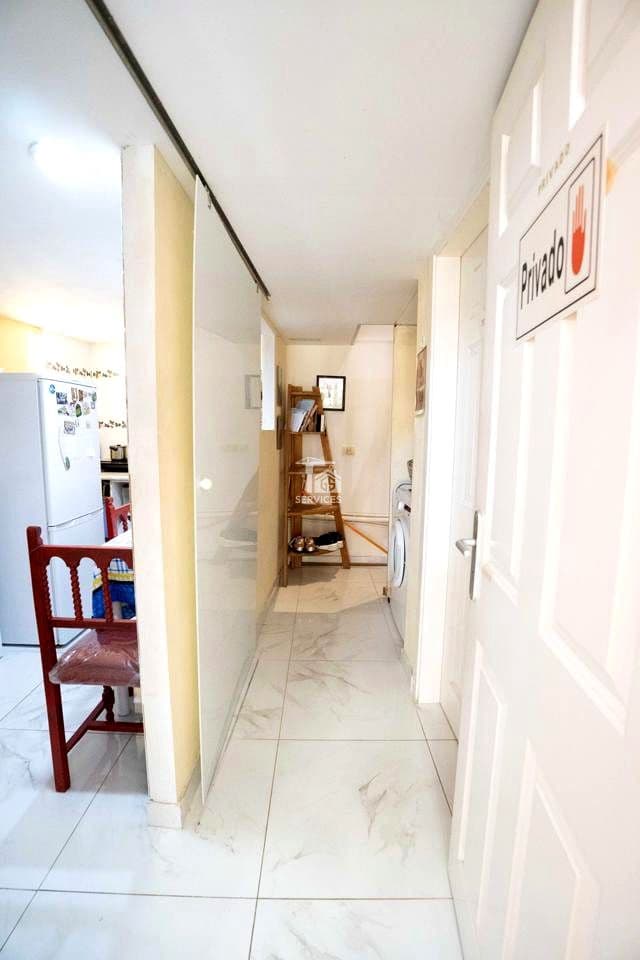 1 soverom Bedrift til leie i Arona - € 1 300 (Ref: 9429092)