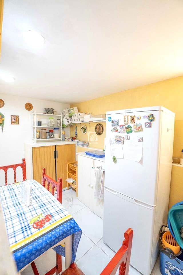 1 soverom Bedrift til leie i Arona - € 1 300 (Ref: 9429092)