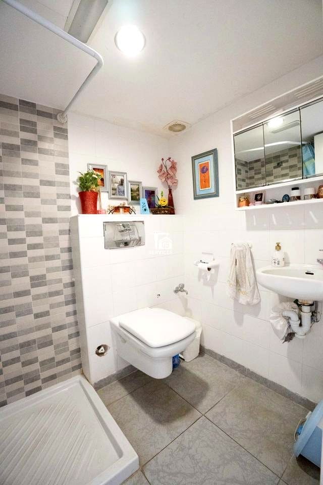 1 soverom Bedrift til leie i Arona - € 1 300 (Ref: 9429092)