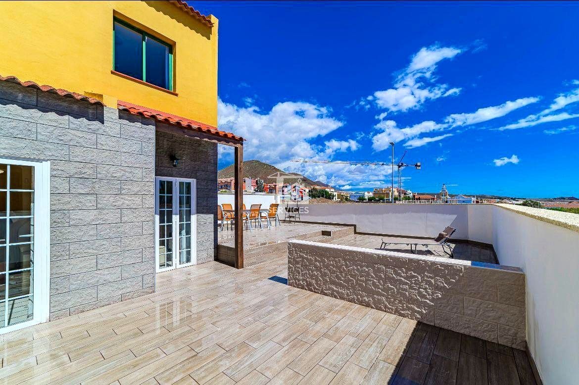 3 sypialnia Willa na sprzedaż w San Miguel de Abona z basenem - 420 000 € (Ref: 9442881)