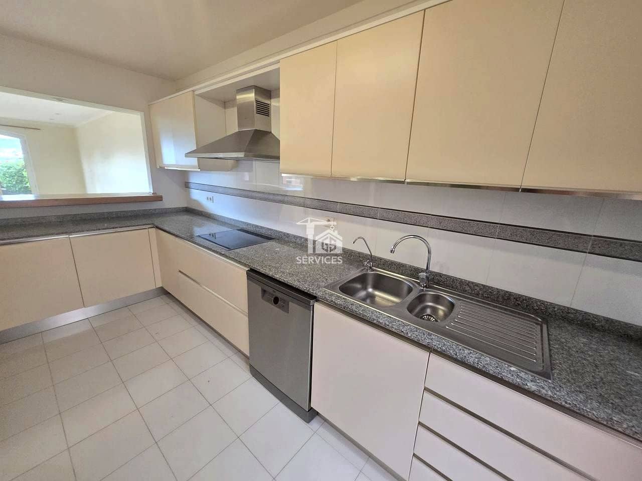 2 bedroom Villa for rent in Costa Adeje with pool garage - € 3,500 (Ref: 9447330)