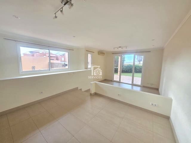 Villa/Maison de 2 chambres à louer à La Caleta Adeje, Adeje avec piscine garage - 3 500 € (Ref: 9447330)