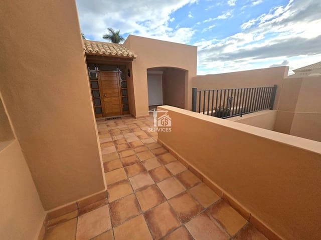 Villa/Maison de 2 chambres à louer à La Caleta Adeje, Adeje avec piscine garage - 3 500 € (Ref: 9447330)