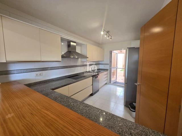 Villa/Maison de 2 chambres à louer à La Caleta Adeje, Adeje avec piscine garage - 3 500 € (Ref: 9447330)