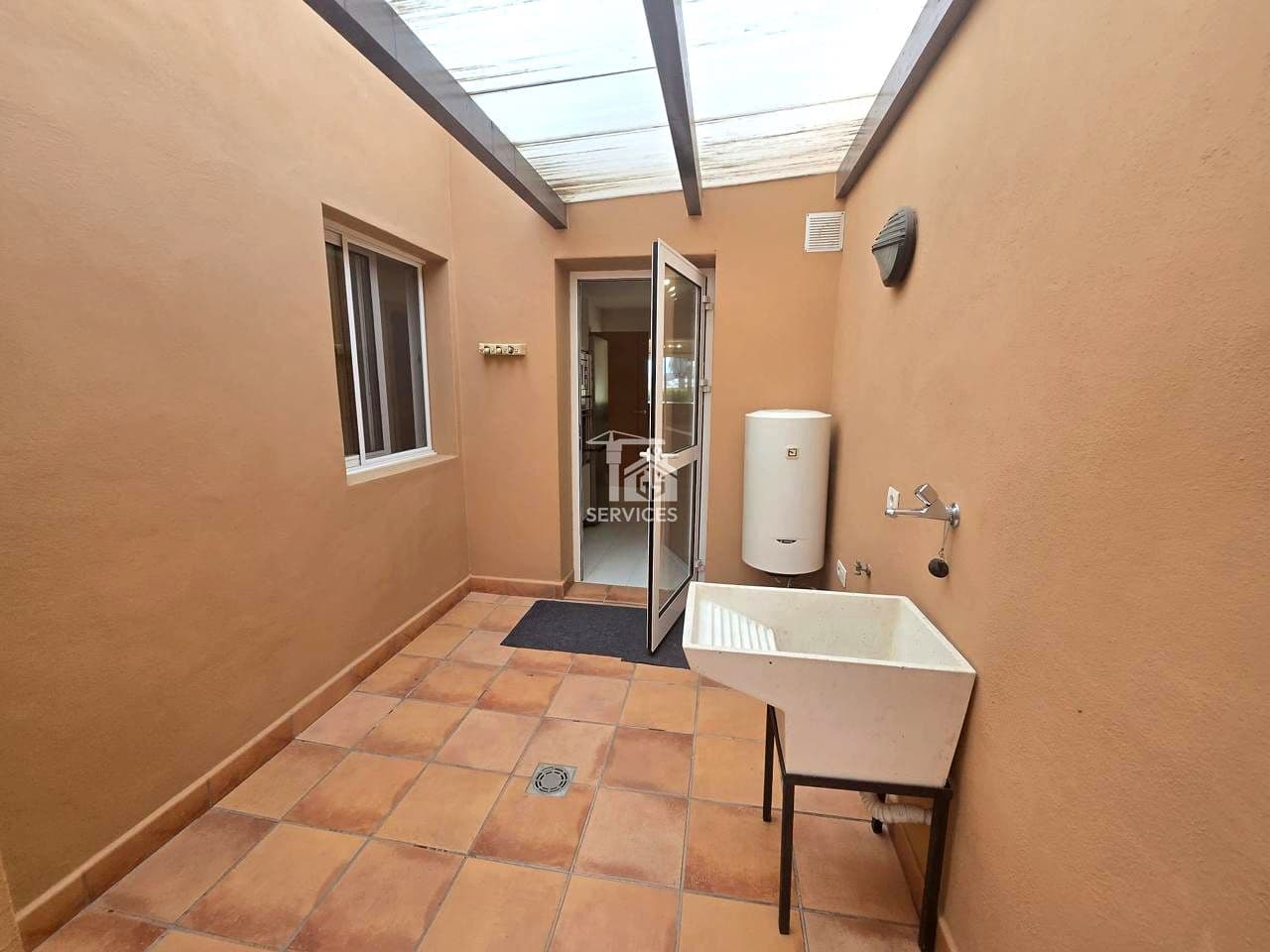 2 bedroom Villa for rent in Costa Adeje with pool garage - € 3,500 (Ref: 9447330)