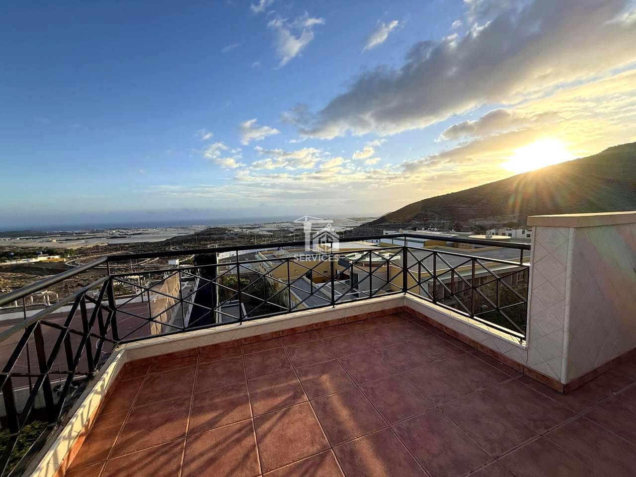 2 soverom Leilighet til salgs i Arona med garasje - € 335 000 (Ref: 9450037)