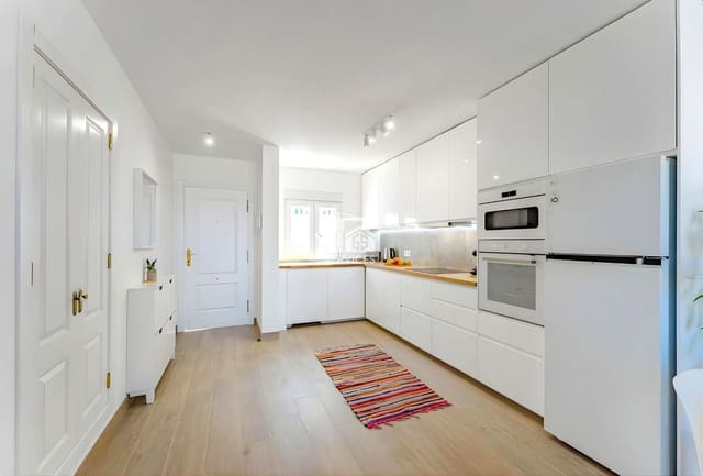 1 slaapkamer Flat te koop in Playa del Duque, Adeje met zwembad - € 580.000 (Ref: 9450039)