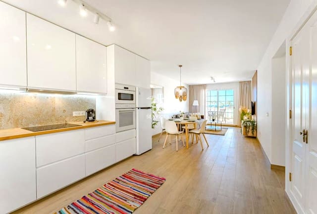 1 slaapkamer Flat te koop in Playa del Duque, Adeje met zwembad - € 580.000 (Ref: 9450039)