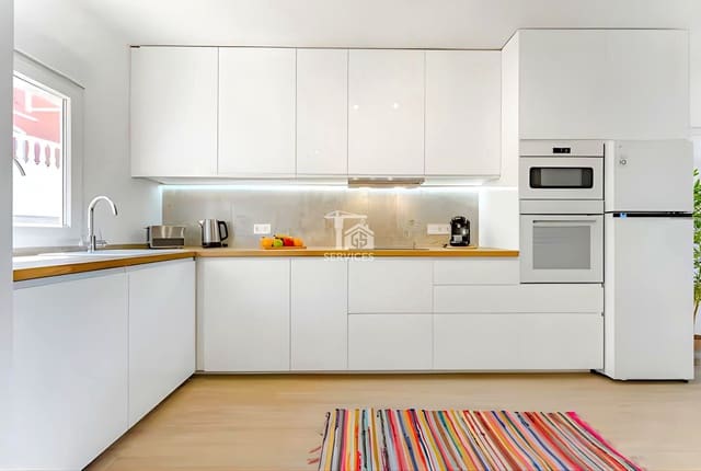 1 slaapkamer Flat te koop in Playa del Duque, Adeje met zwembad - € 580.000 (Ref: 9450039)