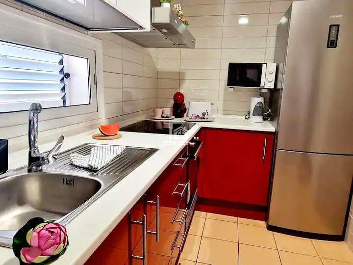 3 sypialnia Willa na sprzedaż w Costa Adeje z basenem garażem - 470 000 € (Ref: 9451674)