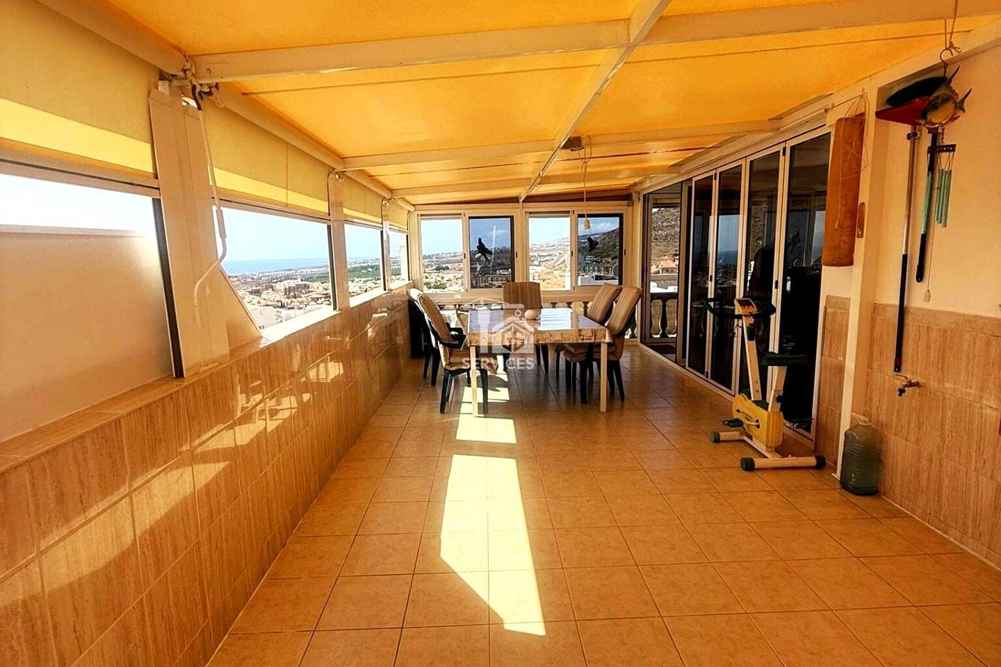 Chalet de 4 habitaciones en Costa Adeje en venta con garaje - 589.000 € (Ref: 9452927)