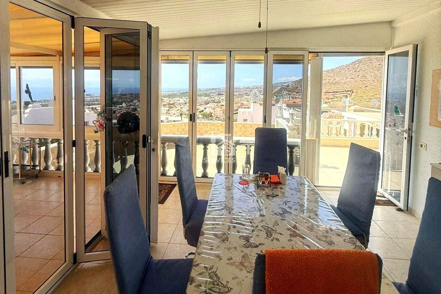 Chalet de 4 habitaciones en Costa Adeje en venta con garaje - 589.000 € (Ref: 9452927)