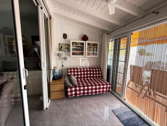 1 makuuhuone Asunto myytävänä paikassa Guía de Isora mukana uima-altaan 
autotalli - 230 000 € (Ref: 9453678)