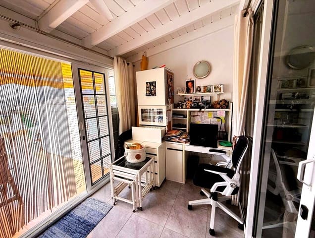 1 makuuhuone Asunto myytävänä paikassa Guía de Isora mukana uima-altaan 
autotalli - 230 000 € (Ref: 9453678)