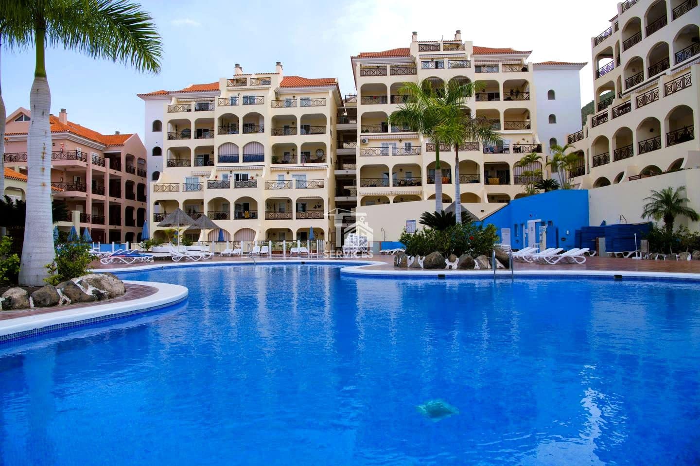 1 bedroom Flat for sale in Arona with pool - € 315,000 (Ref: 9453679)