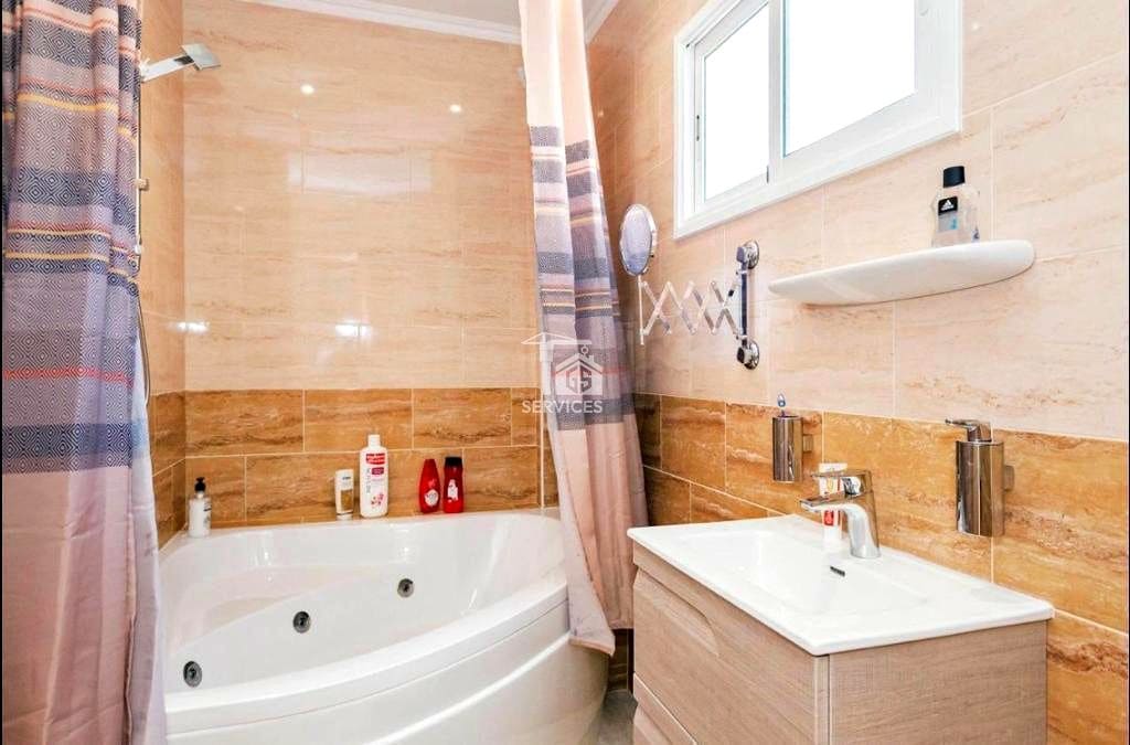 3 Zimmer Villa zu verkaufen in Costa Adeje mit Pool Garage - 630.000 € (Ref: 9469034)