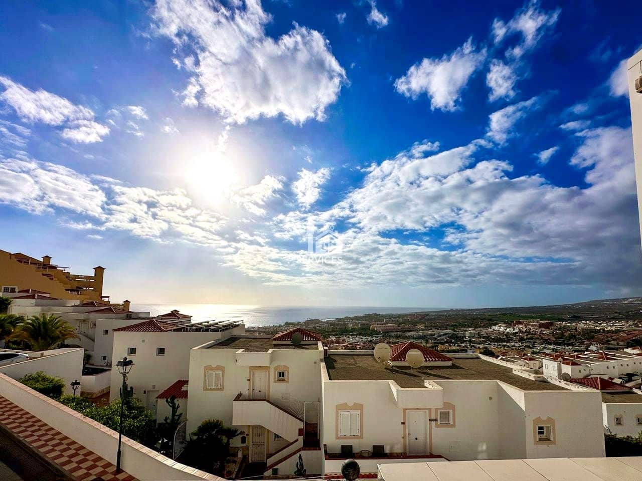 1 slaapkamer Flat te koop in Costa Adeje met zwembad garage - € 299.000 (Ref: 9475740)