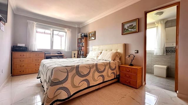 2 bedroom Flat for sale in Torviscas Centro y Alto, Adeje with pool garage - € 420,000 (Ref: 9475742)