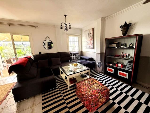 3 soverom Villa til salgs i Chayofa, Arona med svømmebasseng garasje - € 380 000 (Ref: 9490007)