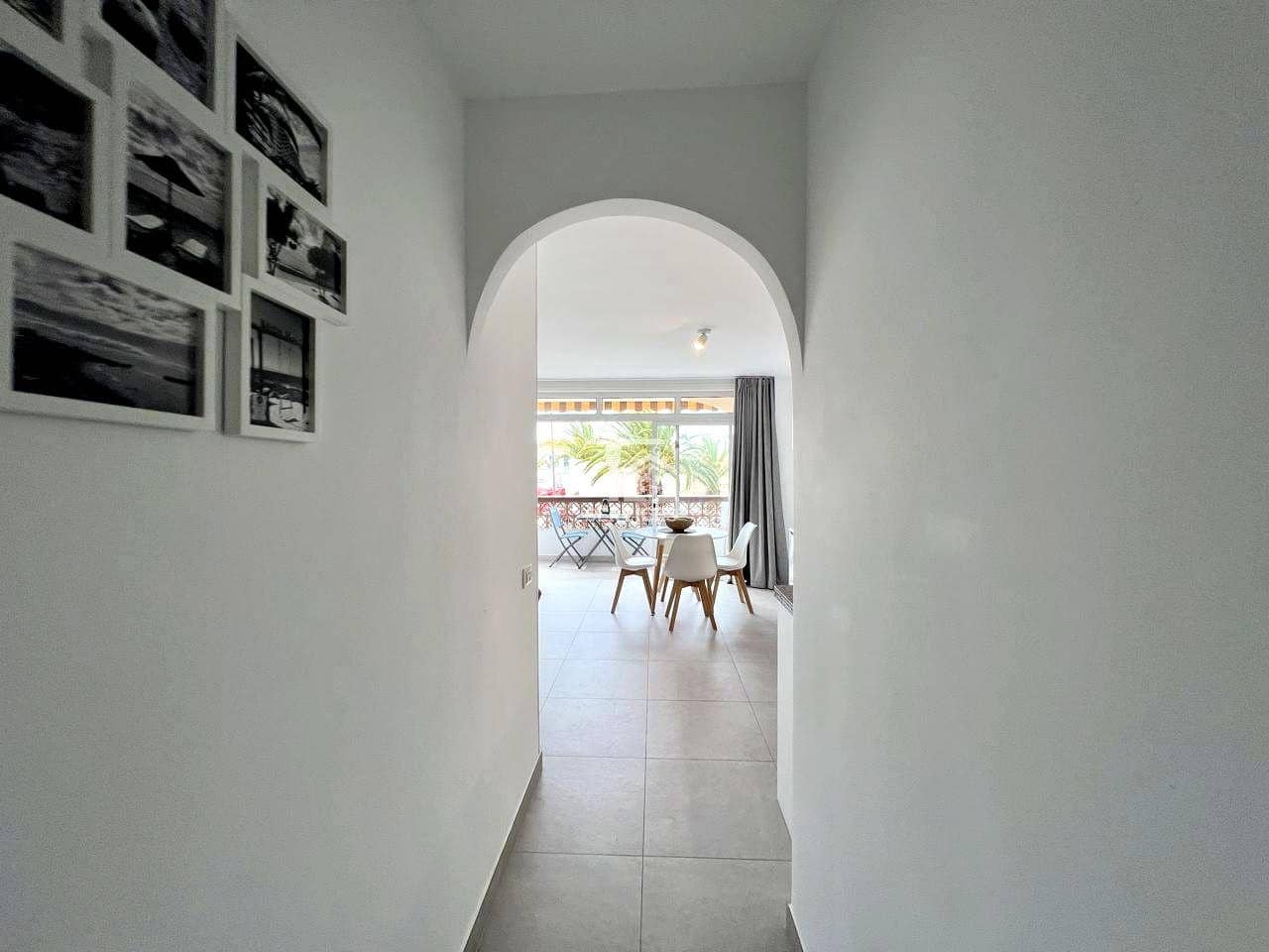 1 bedroom Flat for sale in Arona with garage - € 235,000 (Ref: 9490010)