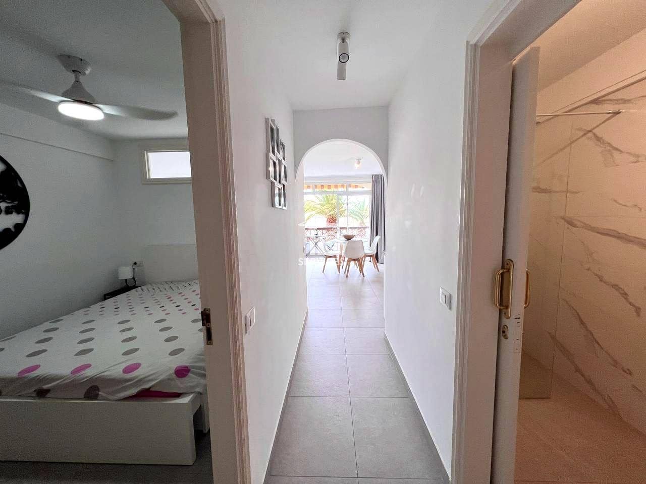 1 bedroom Flat for sale in Arona with garage - € 235,000 (Ref: 9490010)
