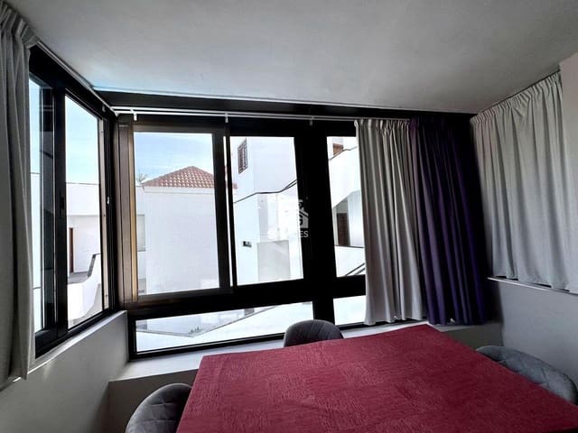 1 slaapkamer Flat te koop in Los Cristianos, Arona met zwembad garage - € 235.000 (Ref: 9490011)