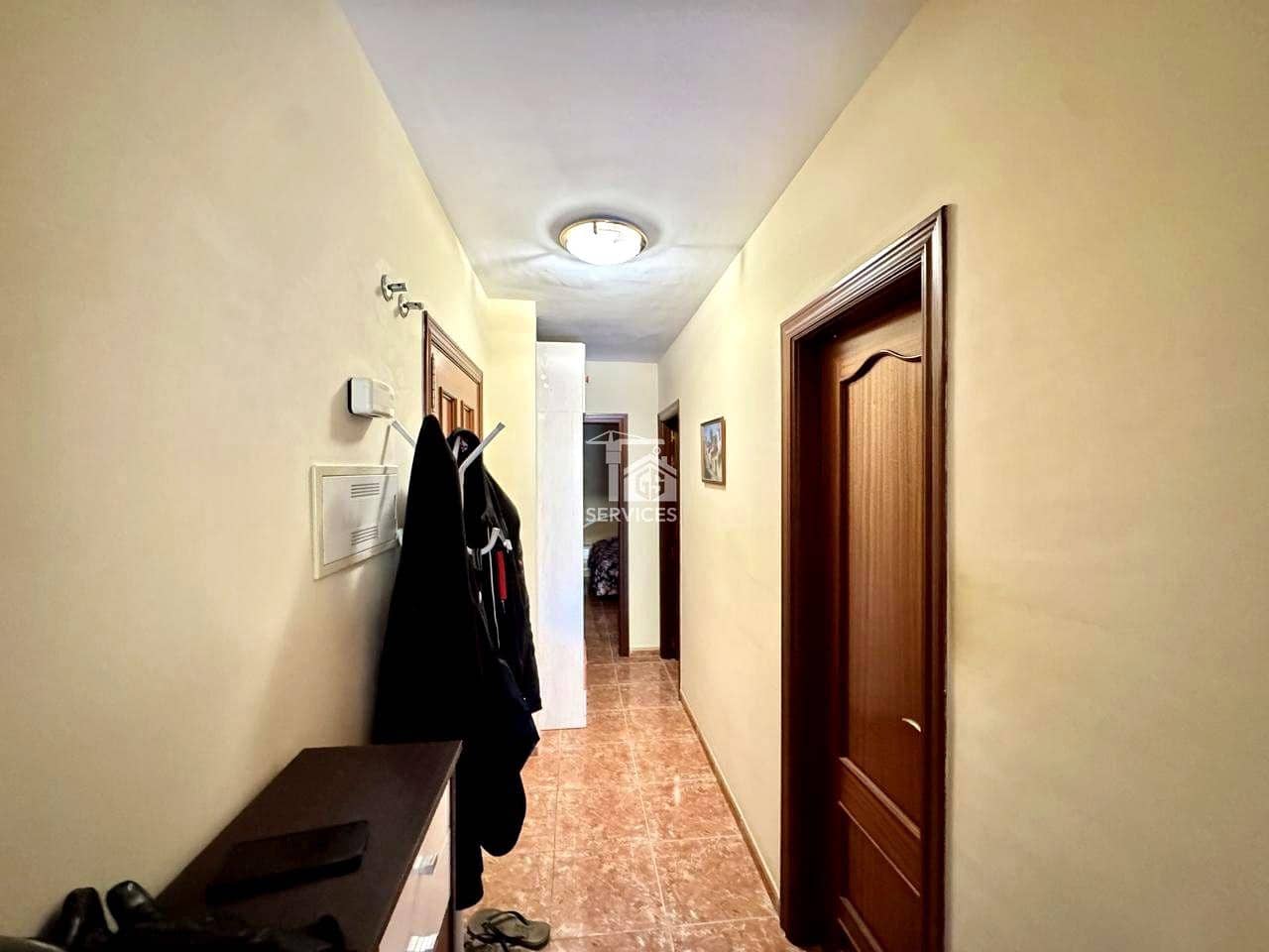 2 bedroom Flat for sale in Arona with garage - € 195,000 (Ref: 9490013)